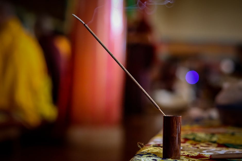 Why Smoke Smell Lingers in Curtains