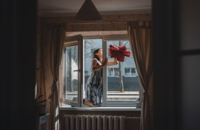 Curtain Cleaning: Professional Service vs DIY