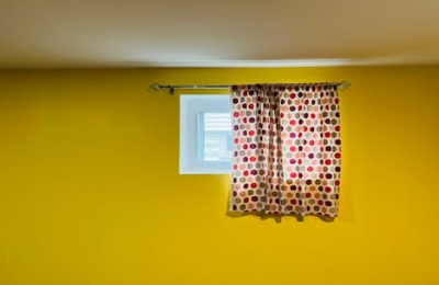 How to Remove Yellow Stains from White Curtains